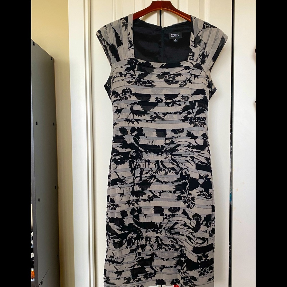 Sleeveless sheath dress